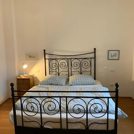 Cozy Center Apartment *