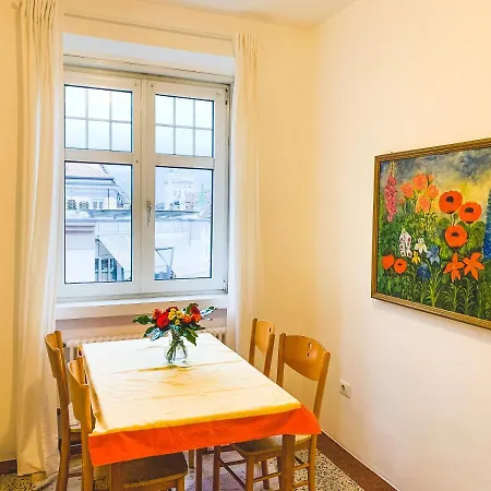 Cozy Center 아파트