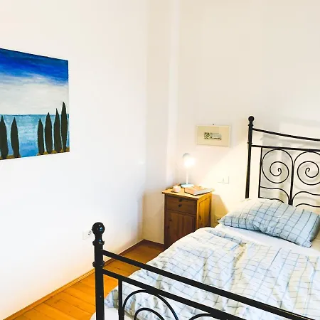 Cozy Center Apartment *